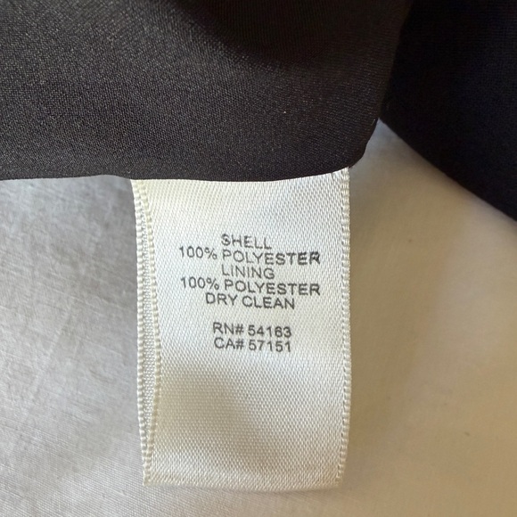 Eliza J Seamed Crepe Shift Dress in Black. Size 8 - Picture 6 of 8